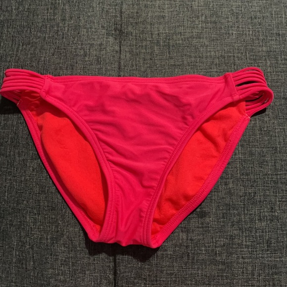 Bikini button - Picture 2 of 2